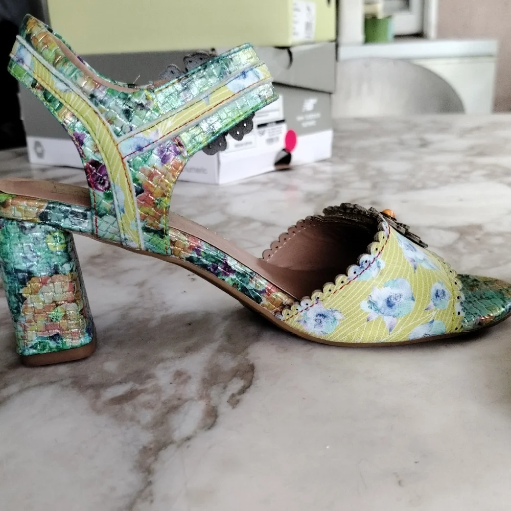 Floral Multicolor Women's Sandals - Picture 4 of 4